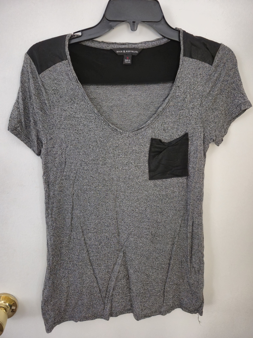 Rock & Republic Heather Gray Short Sleeve Tee with Black Pocket